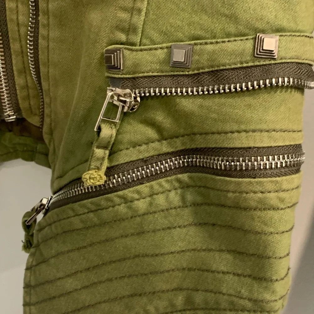Unique Green Studded Utility Jacket Structured Shoulders and Quilted Sleeves - Picture 16 of 16
